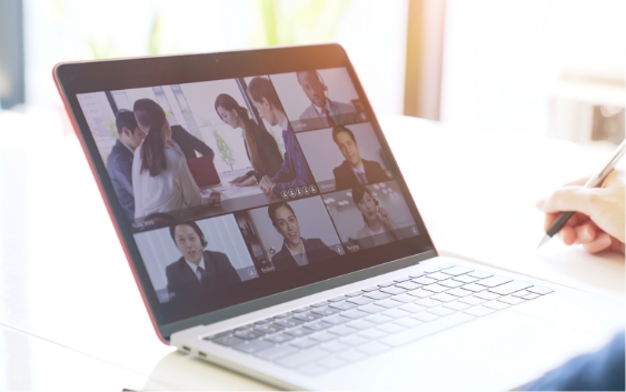 グローバルな定例会議の様子